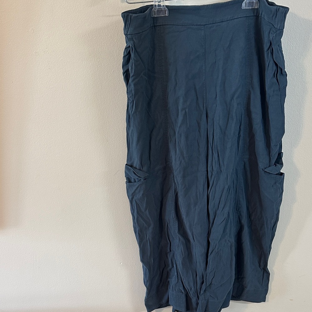Lulu faded Blue wide leg pants capri’s